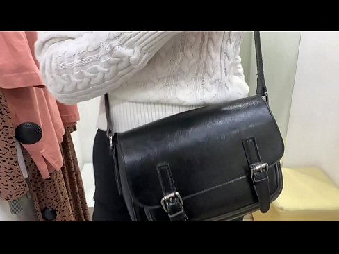 ❤️ Публична мастурбация на младата кучка FeralBerry с вибратор в стаята за обличане Ебане в bg.xxxlfv.top